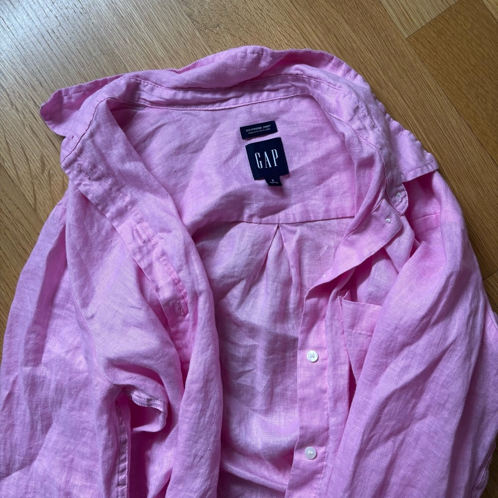 Gap boyfriend button down t shirt